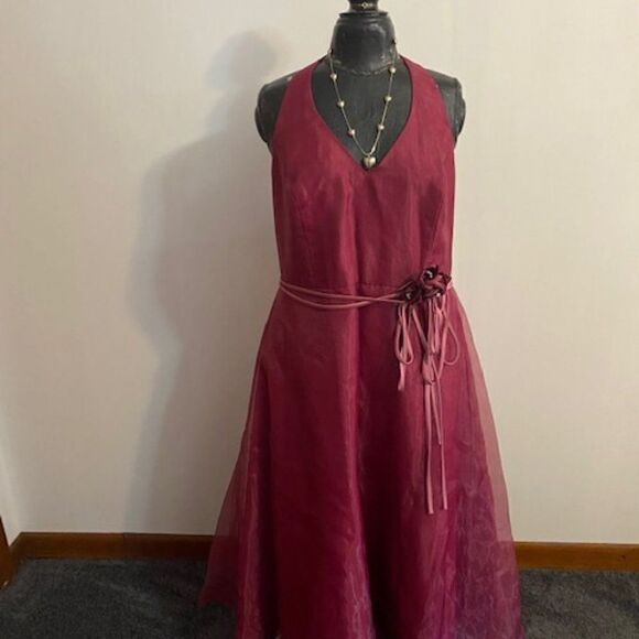 David's Bridal Chamber Halter full Tulle midi skirt bridesmaid dress, size 18 - Picture 2 of 6